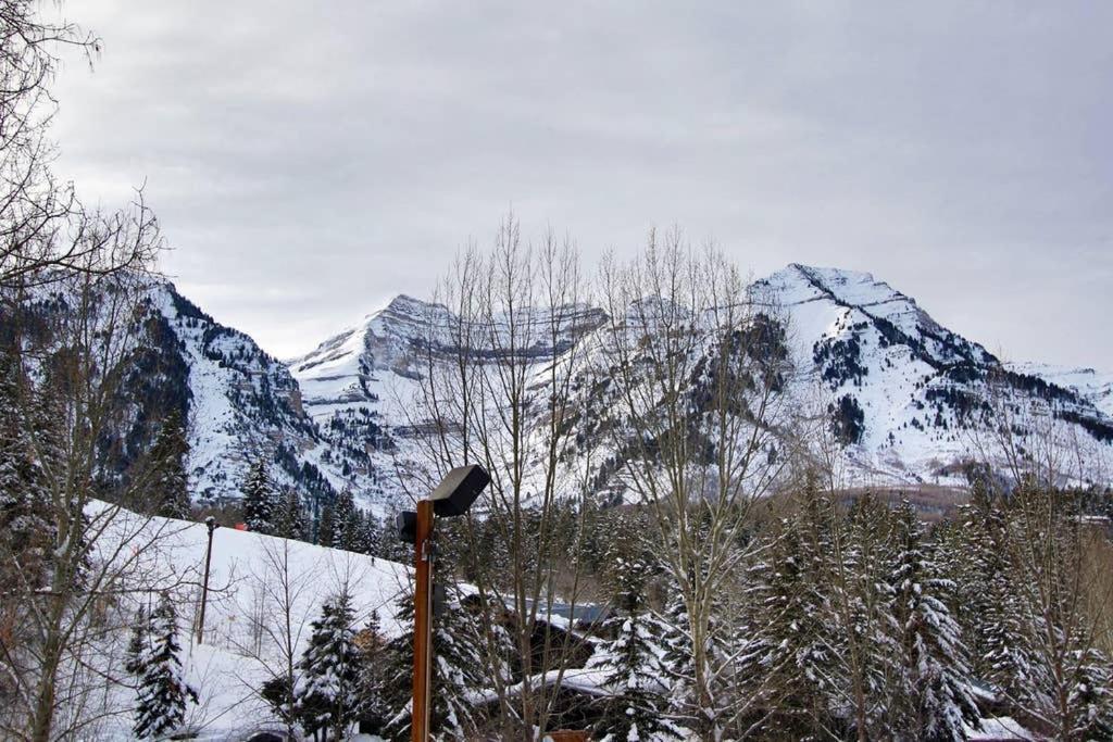 Log Cabin On The Stream Sundance, Utah Exterior photo